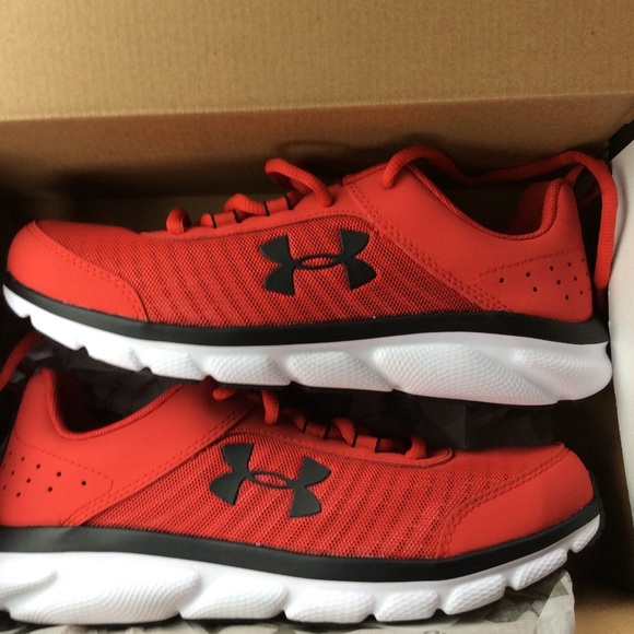 Kids’UNDER ARMOUR MAINSHOCK 2 Kids US size6Y - Picture 1 of 2
